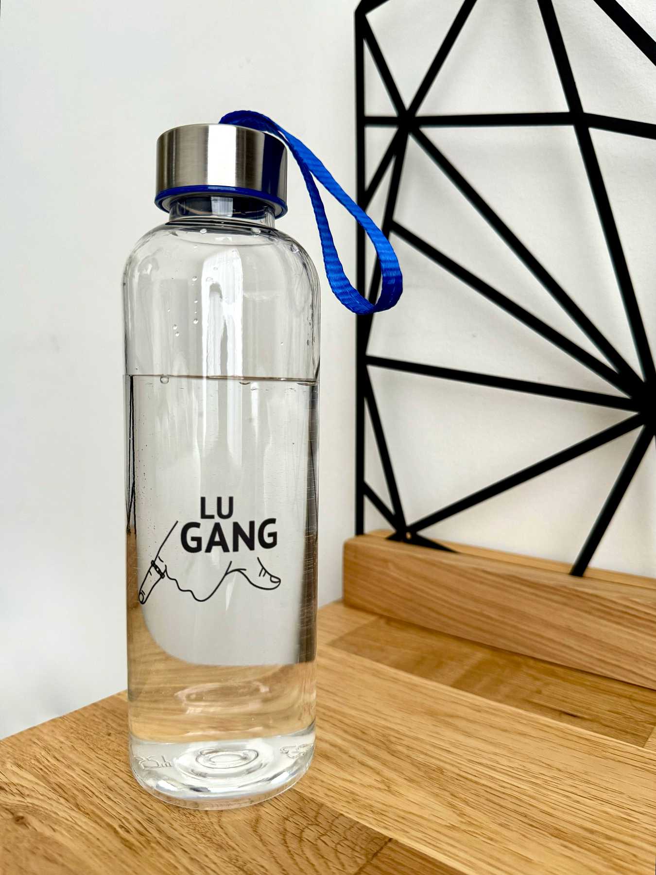 Бутылка с логотипом